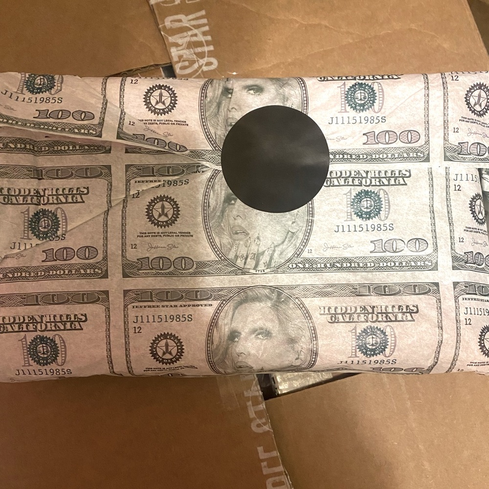 Jeffree Star “Blood Money” eyeshadow palette